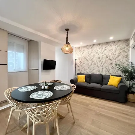 Apartment Huerto & Private Patio In The Old Town By Ele Malaga